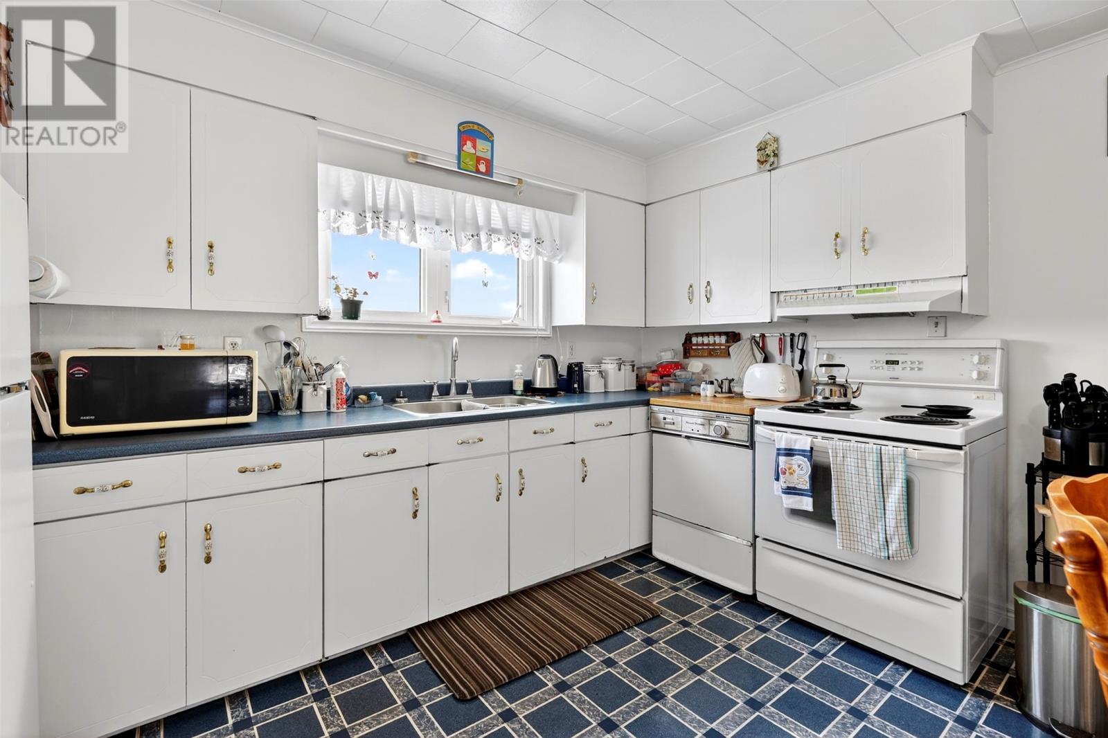 272 Bishops Cove Shore Road - 14