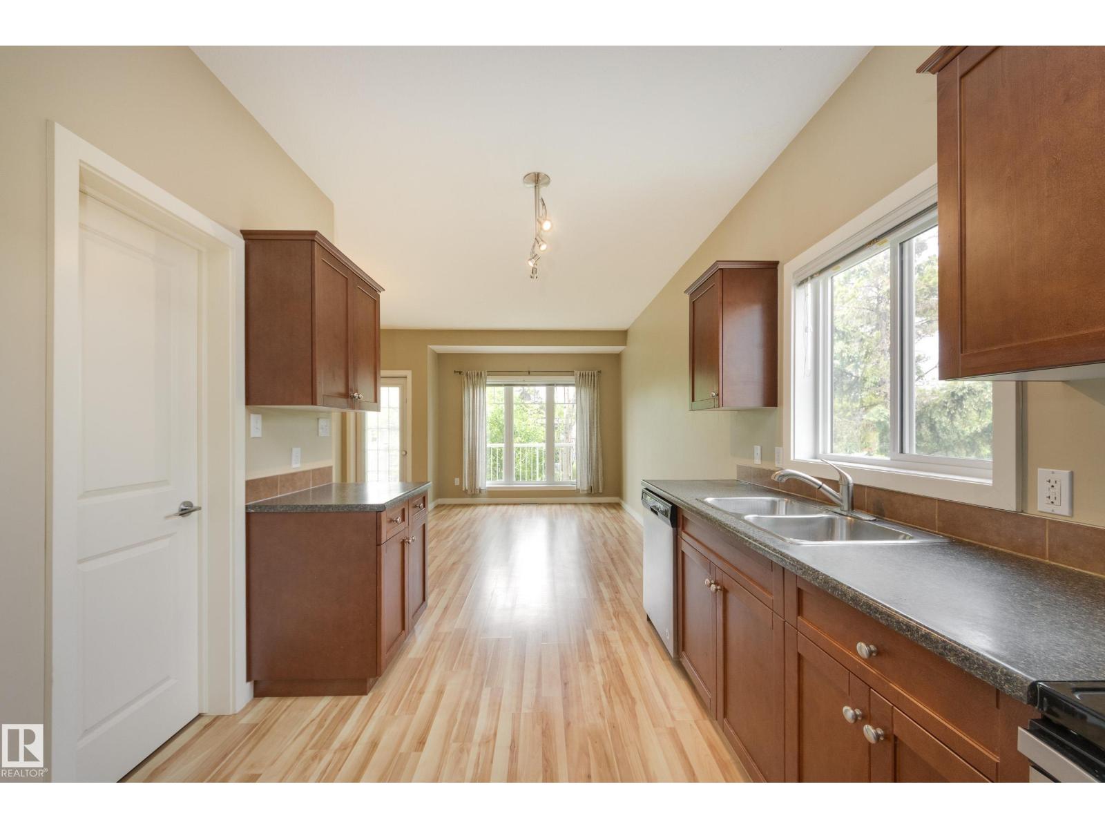 #6 11917 103 ST NW - 10