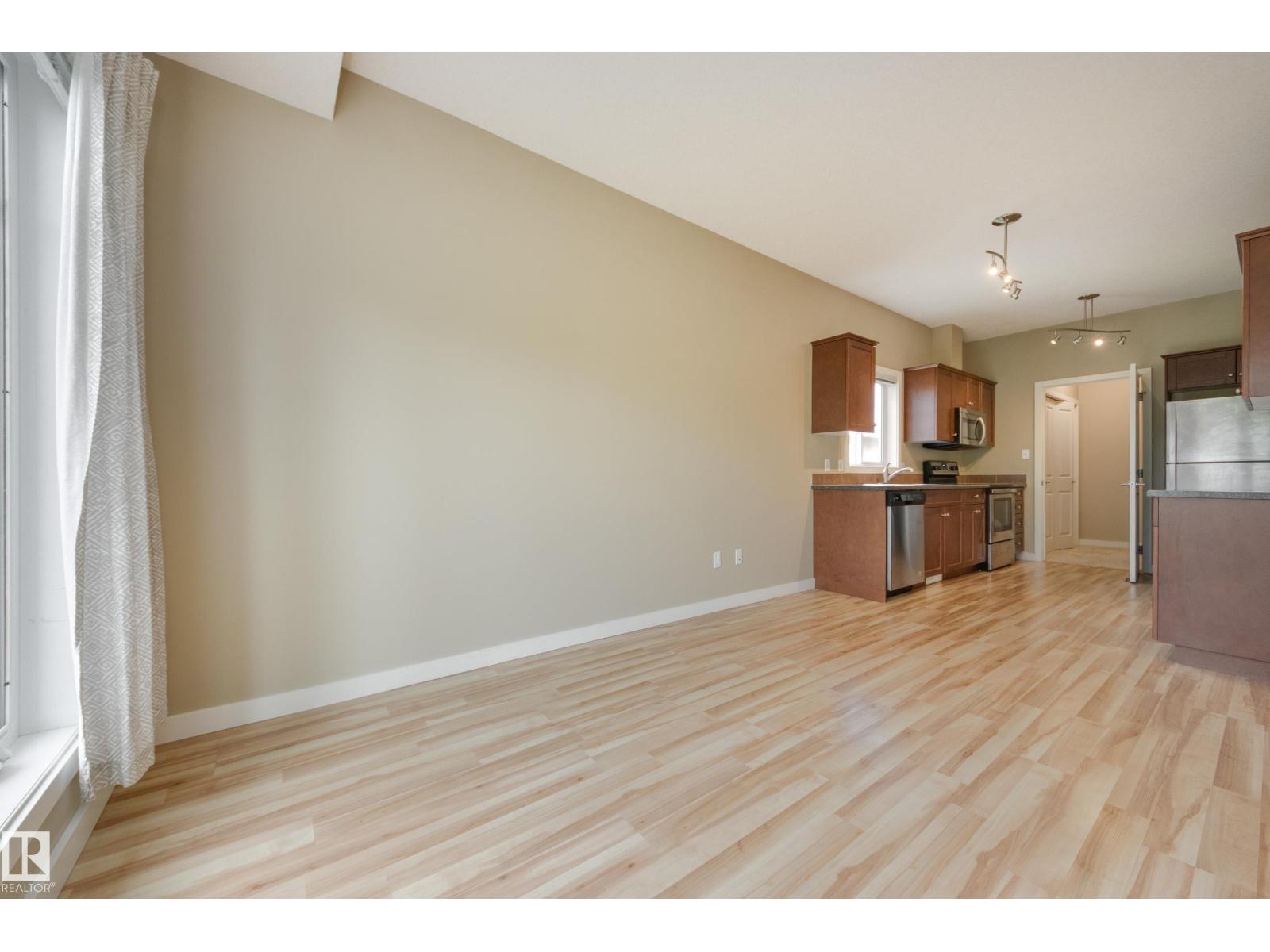 #6 11917 103 ST NW - 18