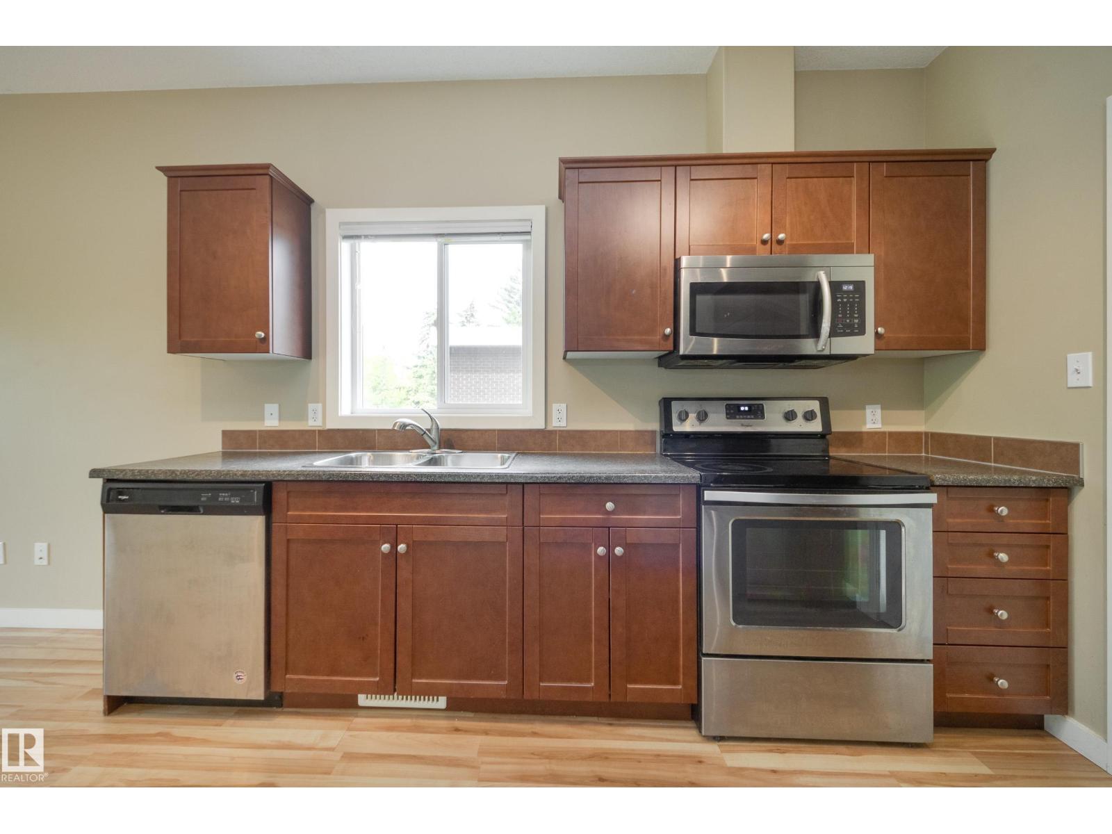 #6 11917 103 ST NW - 23
