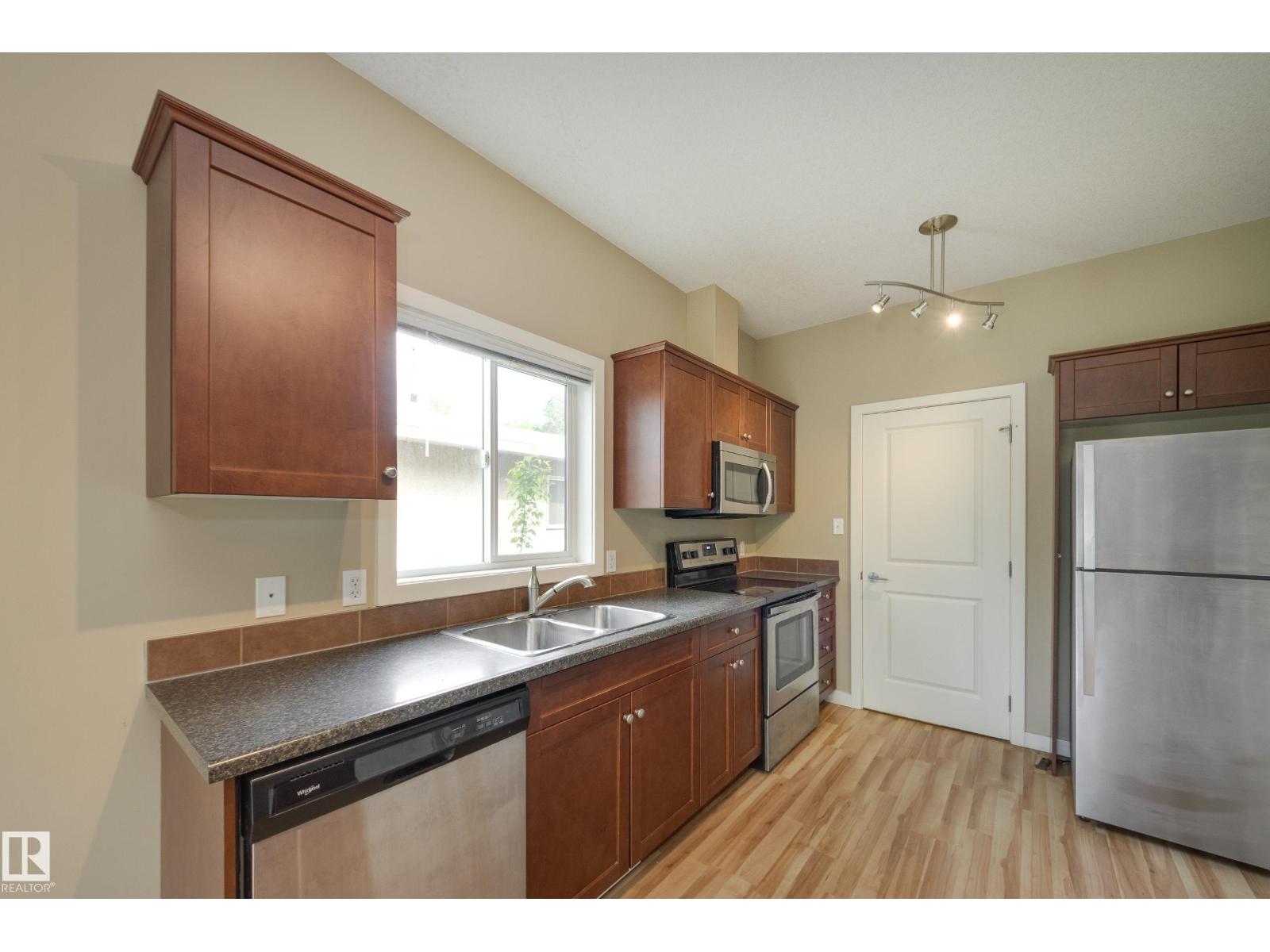 #6 11917 103 ST NW - 21