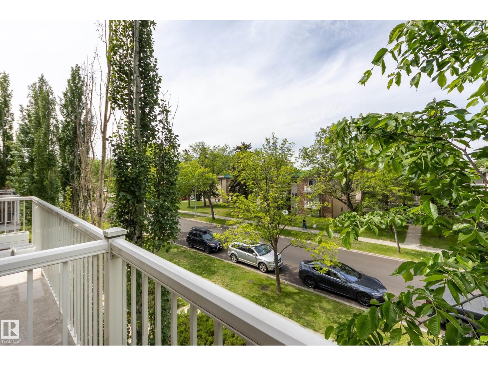 #6 11917 103 ST NW - 26