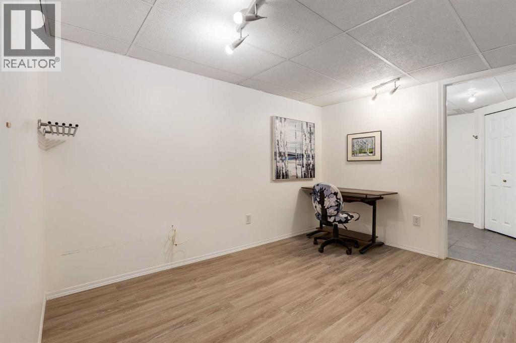 7203 5 Street SW - 29