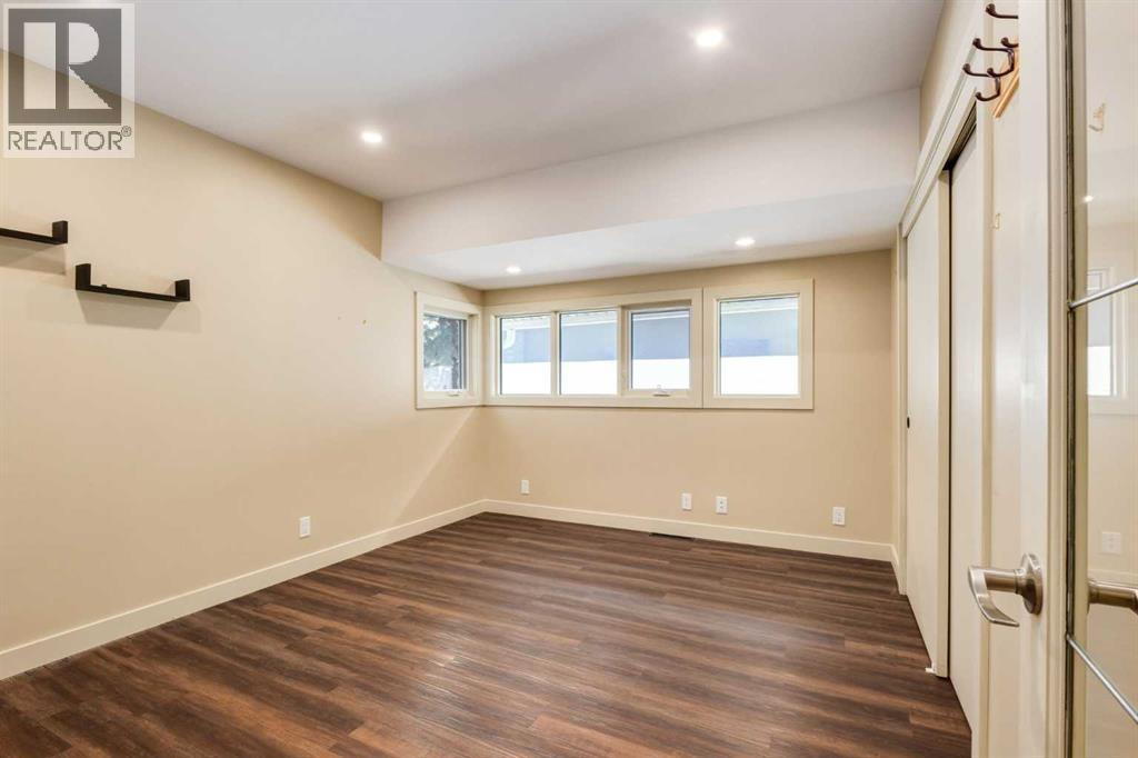 7203 5 Street SW - 21