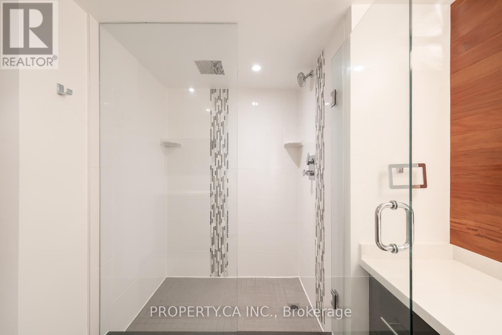 #1202 1 CONCORDE PLACE - 26