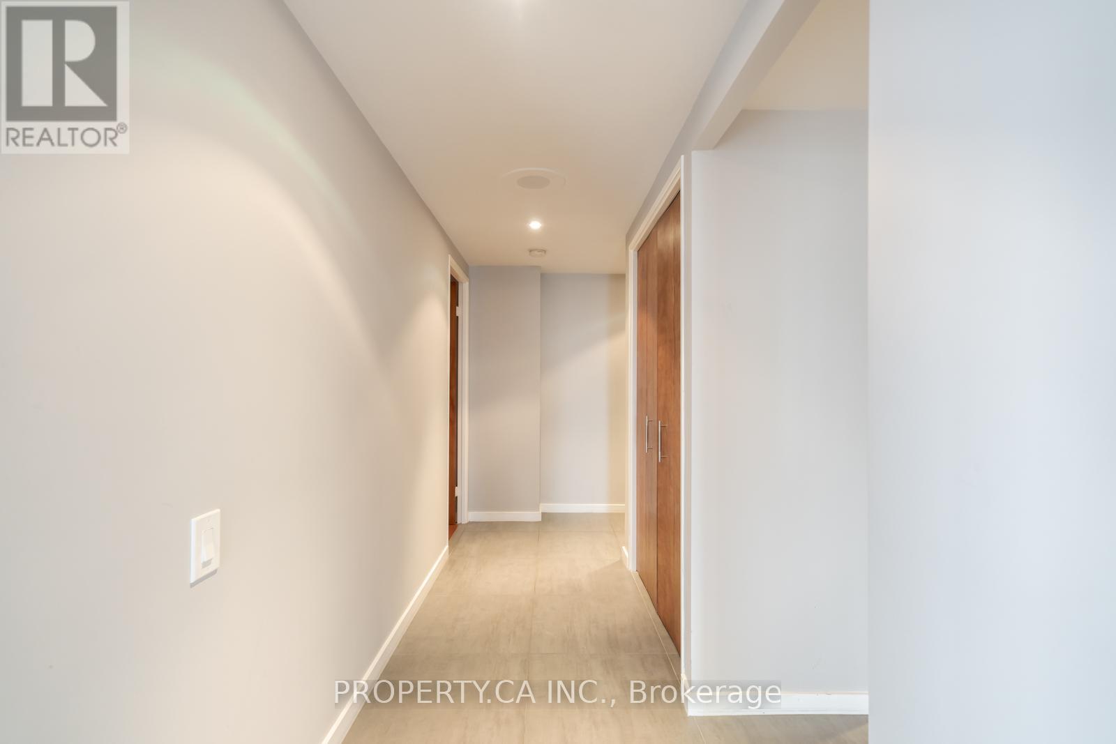 #1202 1 CONCORDE PLACE - 17
