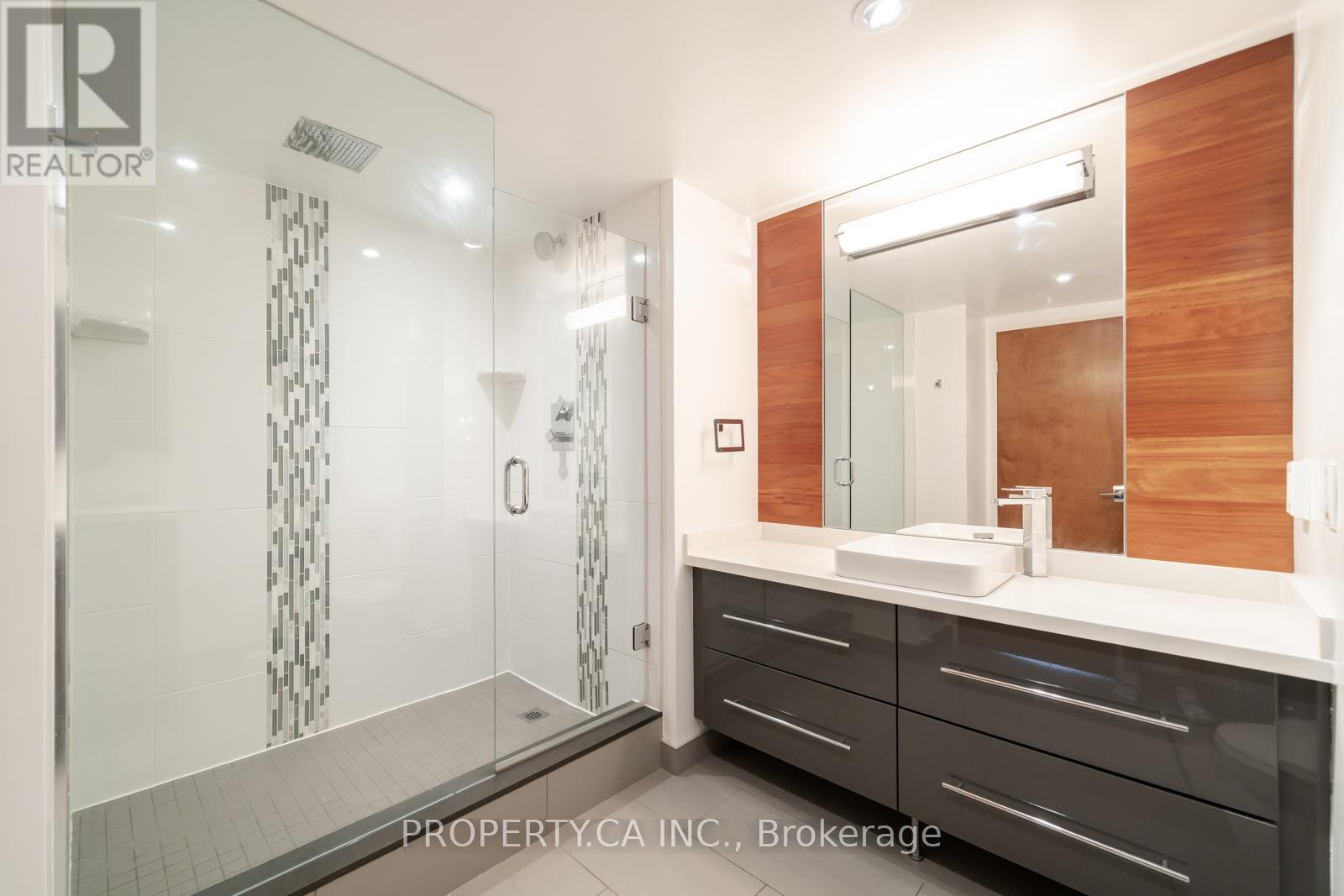 #1202 1 CONCORDE PLACE - 25