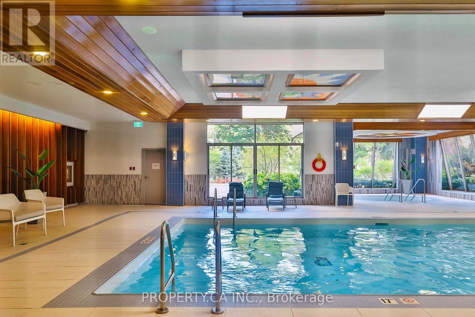 #1202 1 CONCORDE PLACE - 35