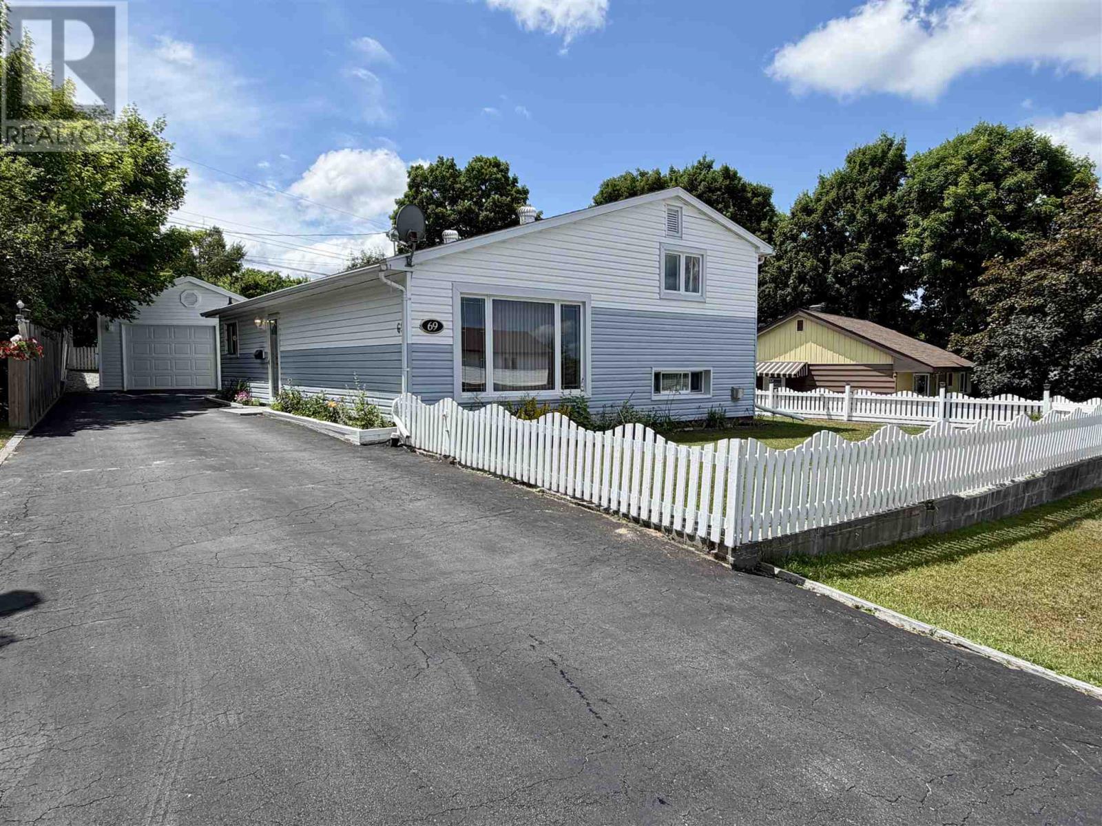 69 Hutchison AVE - 1