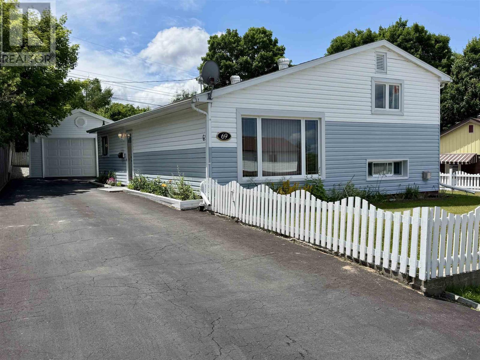 69 Hutchison AVE - 2