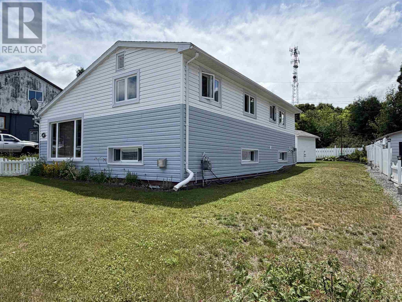 69 Hutchison AVE - 3