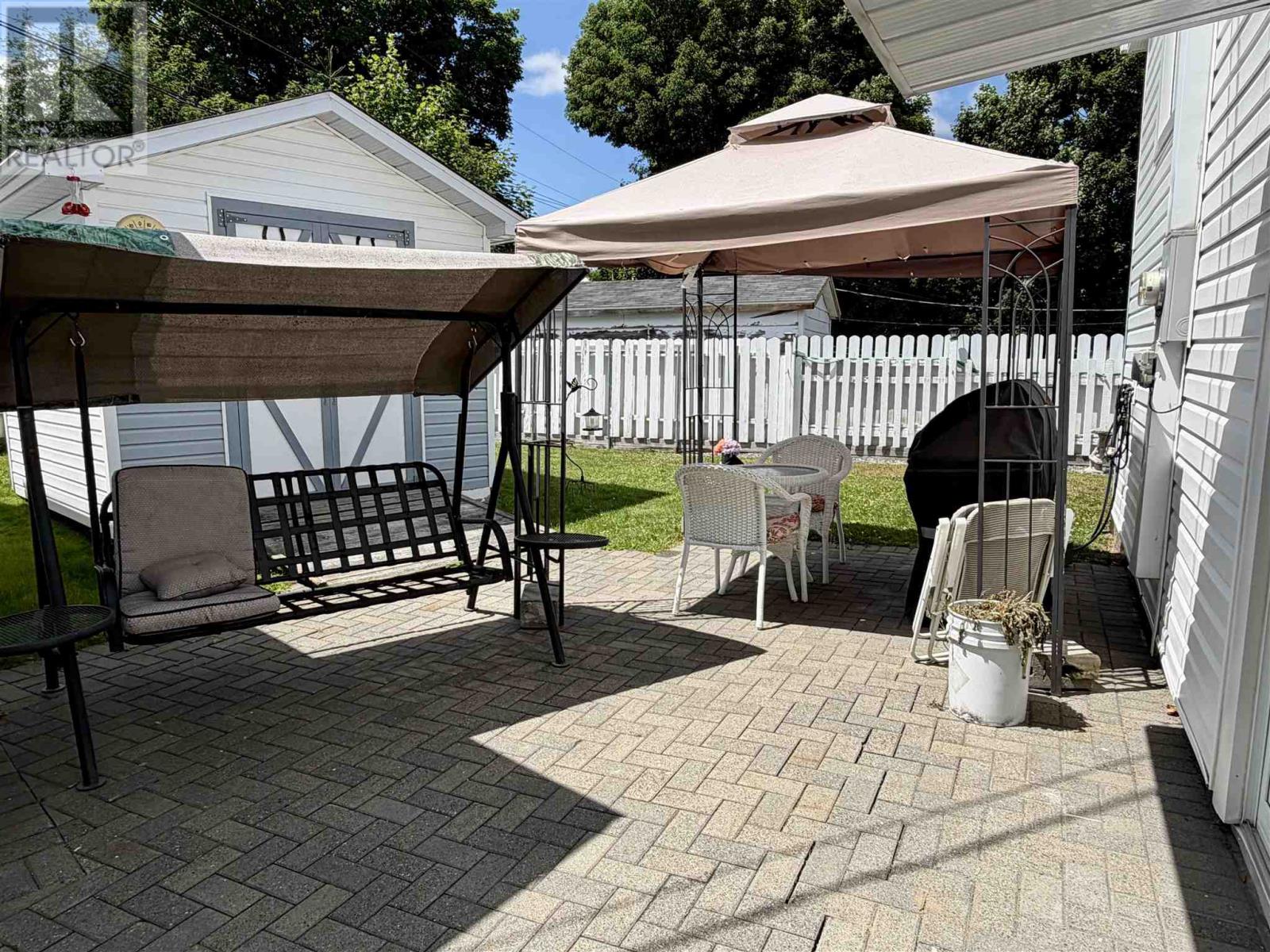69 Hutchison AVE - 32
