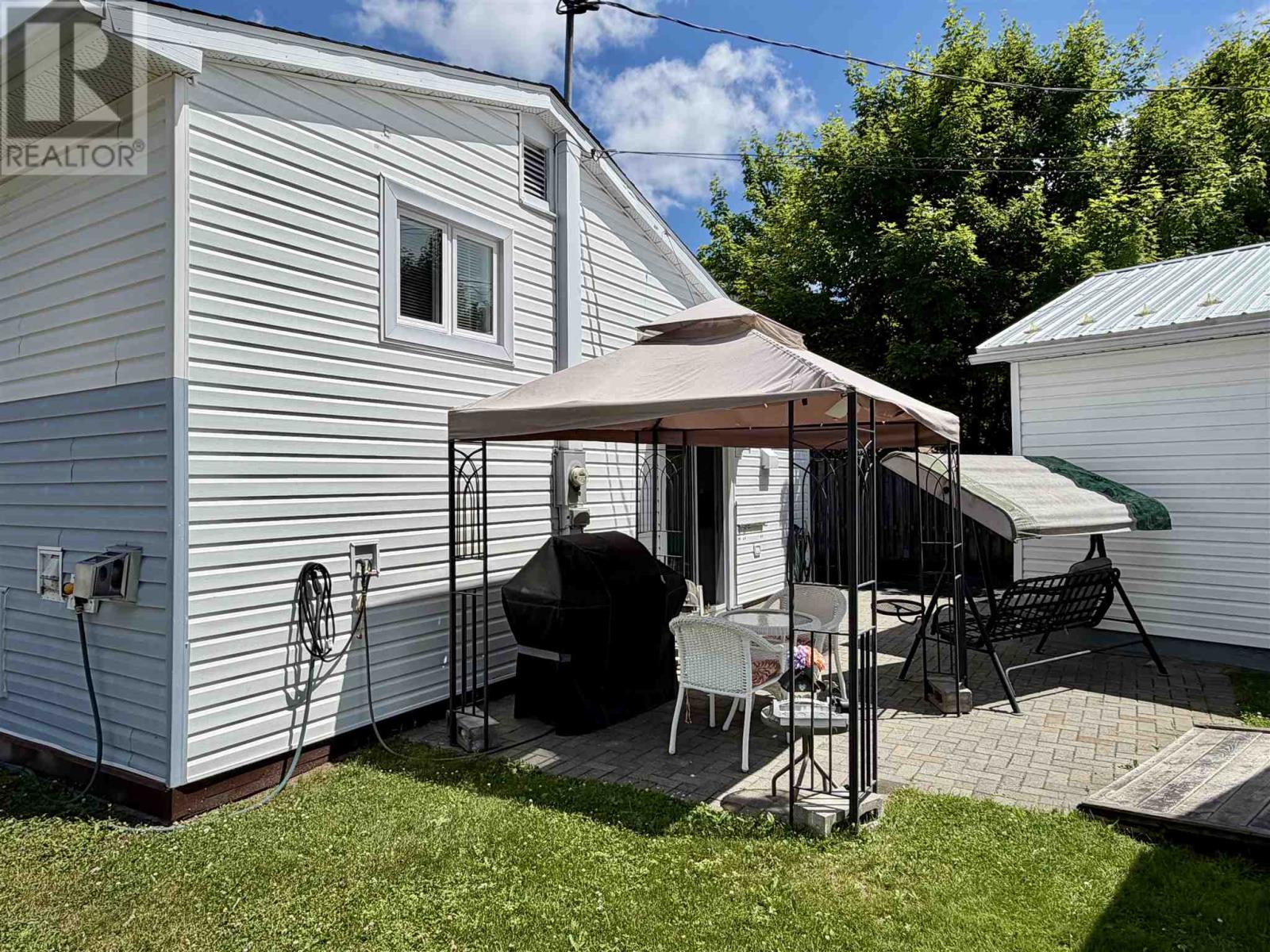 69 Hutchison AVE - 35