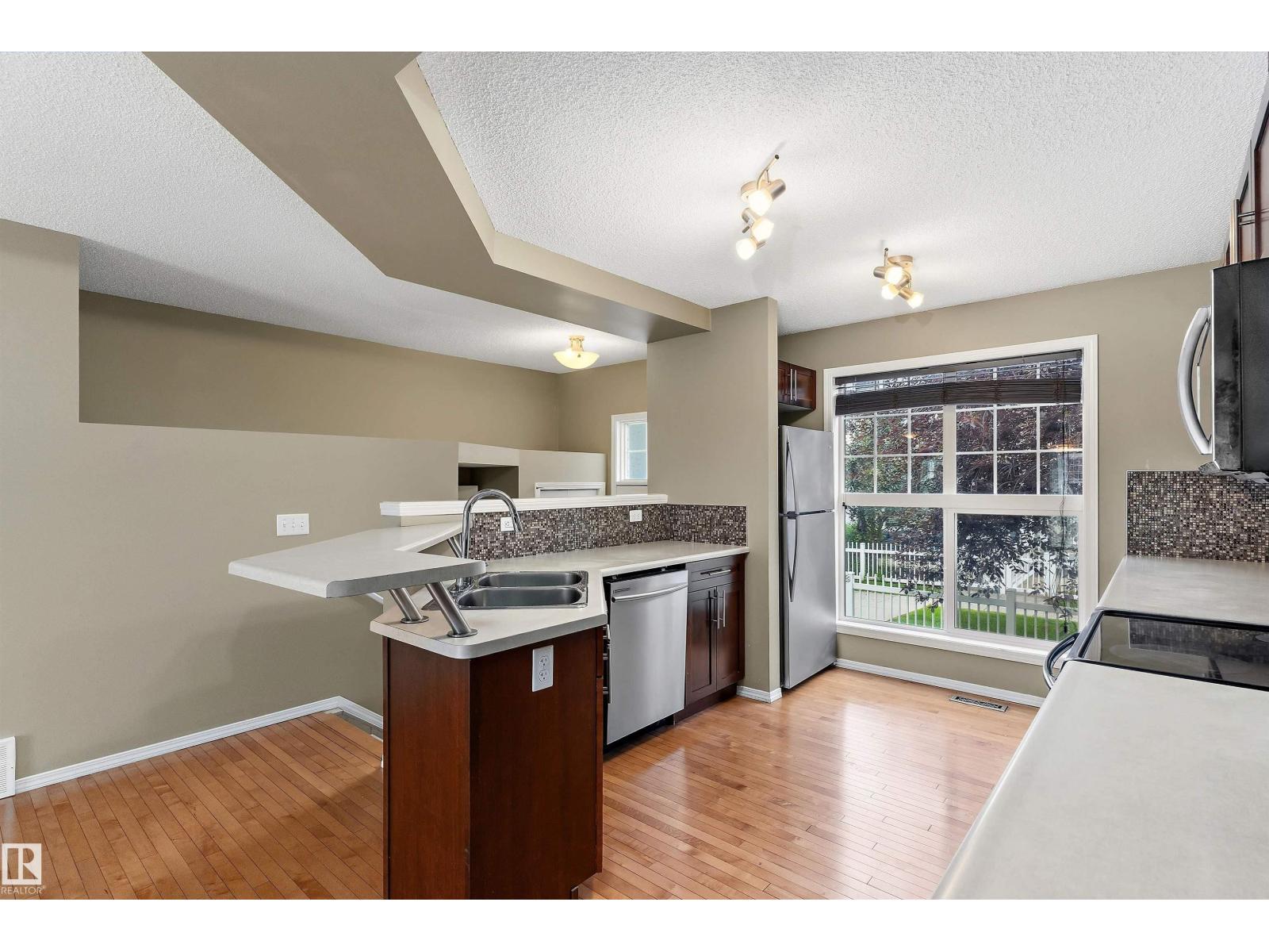 #73 2051 TOWNE CENTRE BV NW - 12