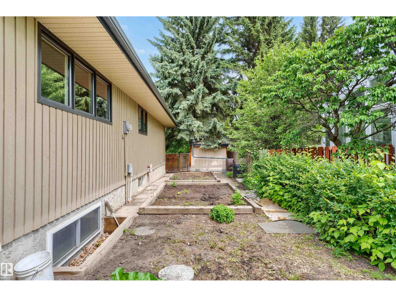 16 QUESNELL RD NW - 54