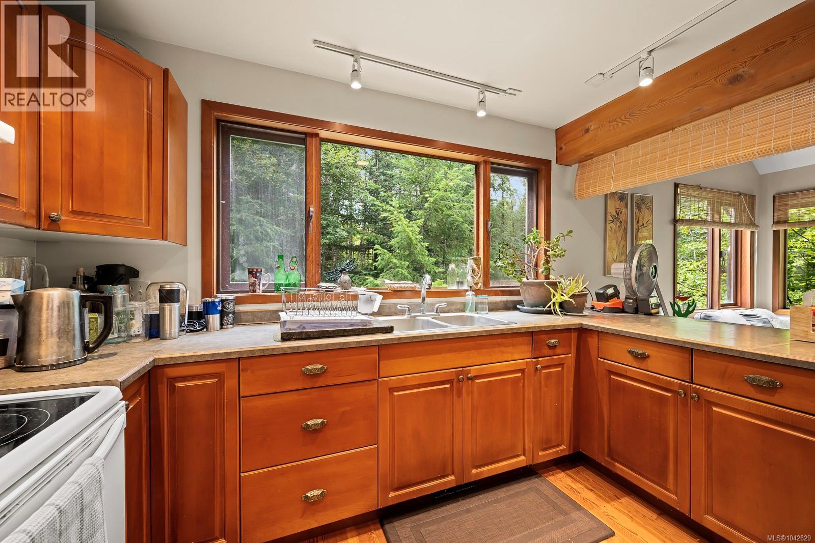 7013 Railway Ave, Courtenay
