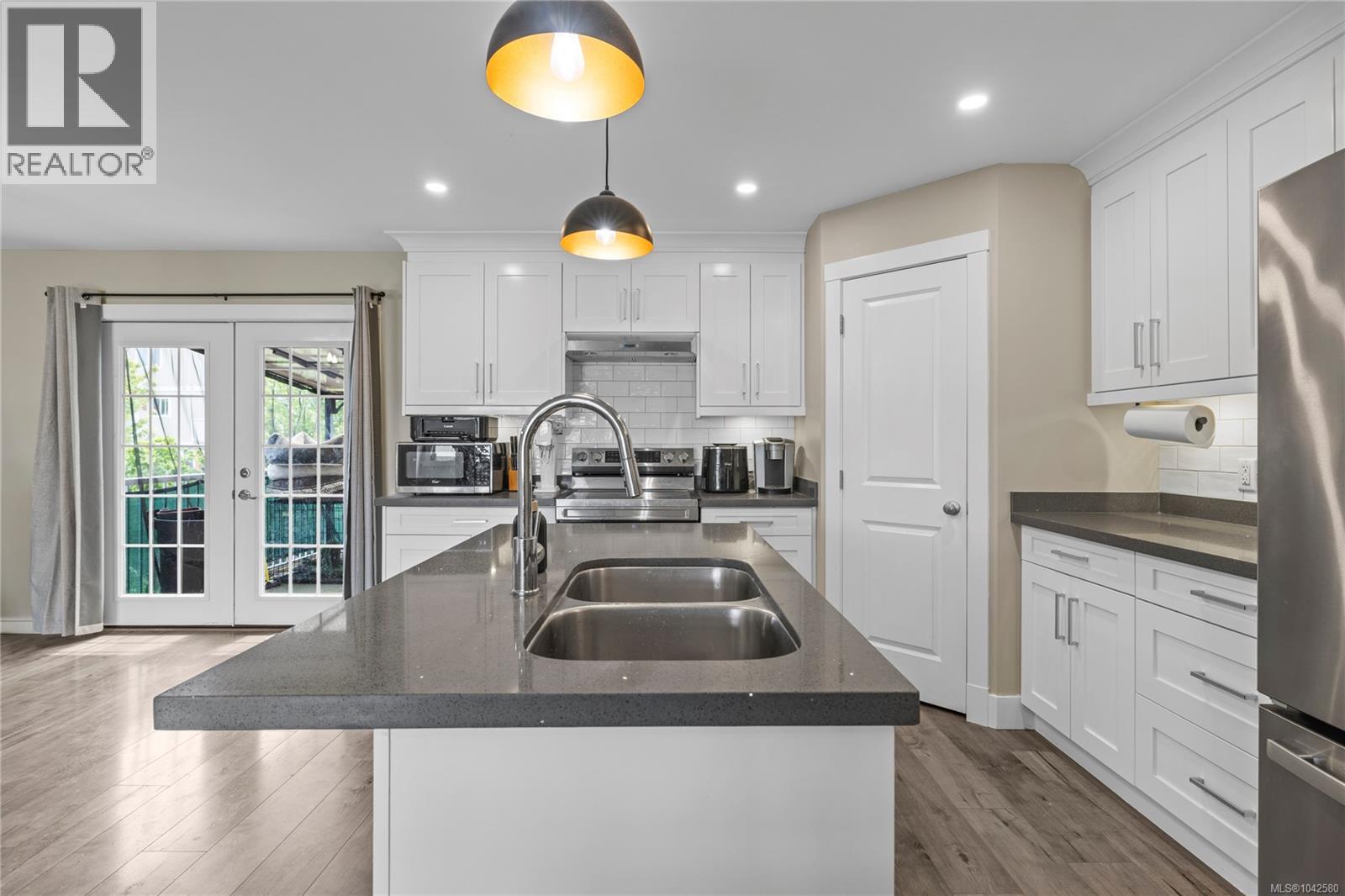 541 Lori Pl - 3
