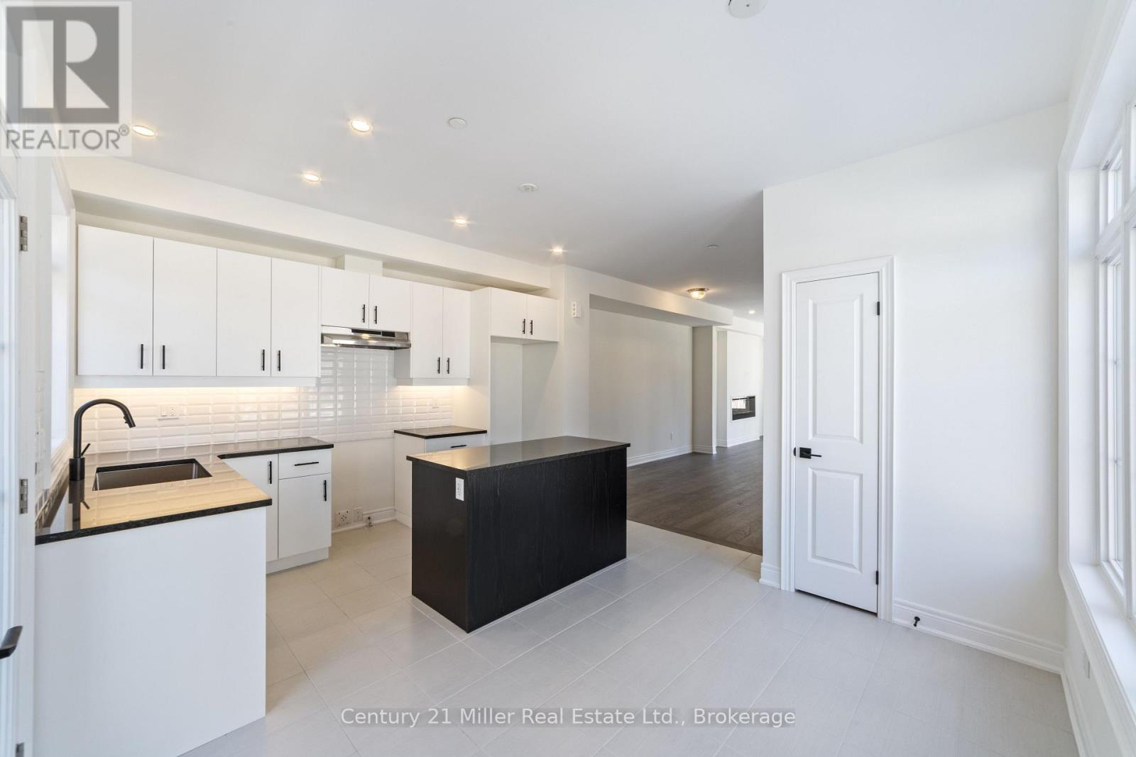 #48 2140 TRAFALGAR ROAD - 9