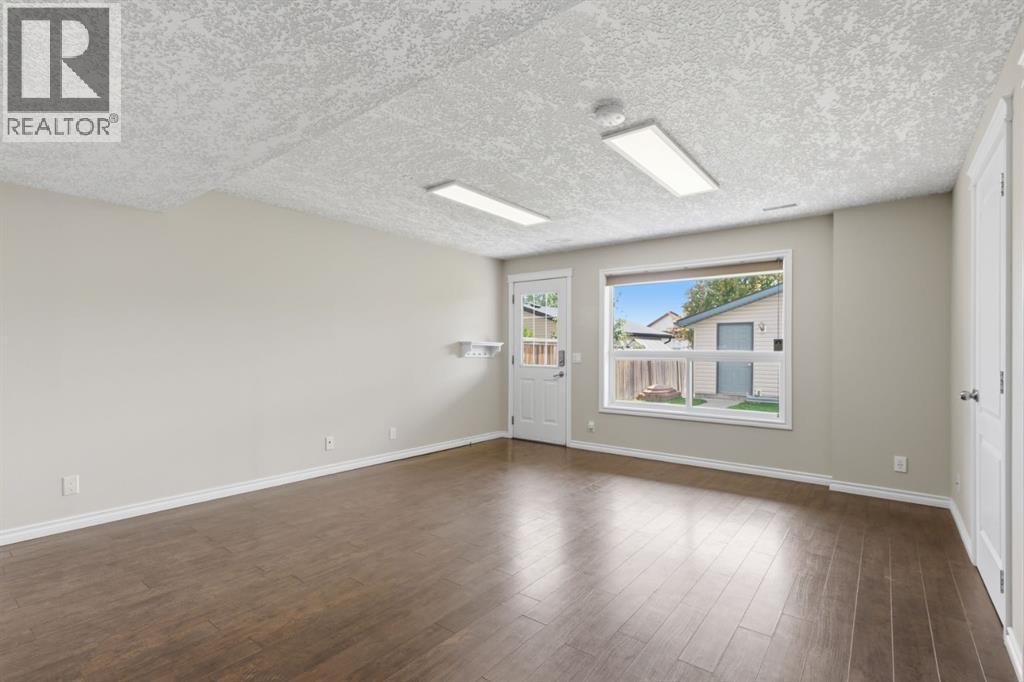241 Somerside Close SW — photo 37