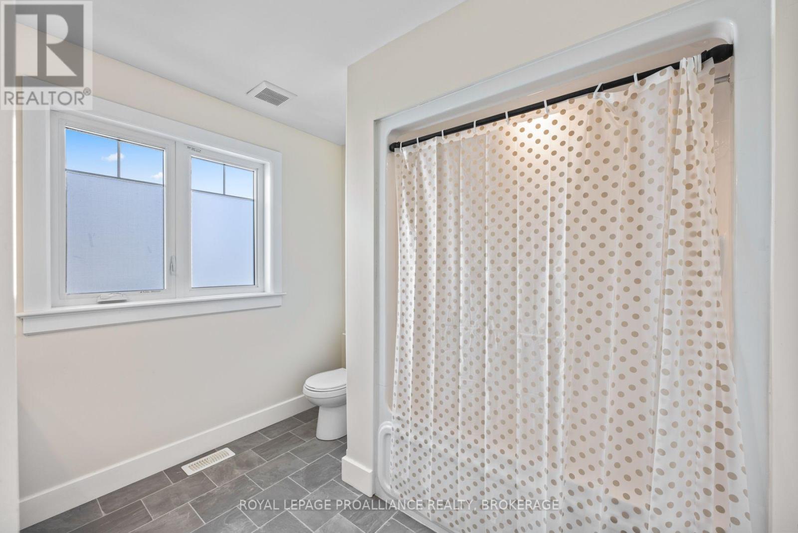 184 DR RICHARD JAMES CRESCENT - 28