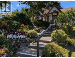 745 Middleton St, Saanich, BC V9A2E1 Photo 25