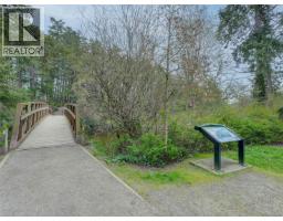745 Middleton St, Saanich, BC V9A2E1 Photo 48