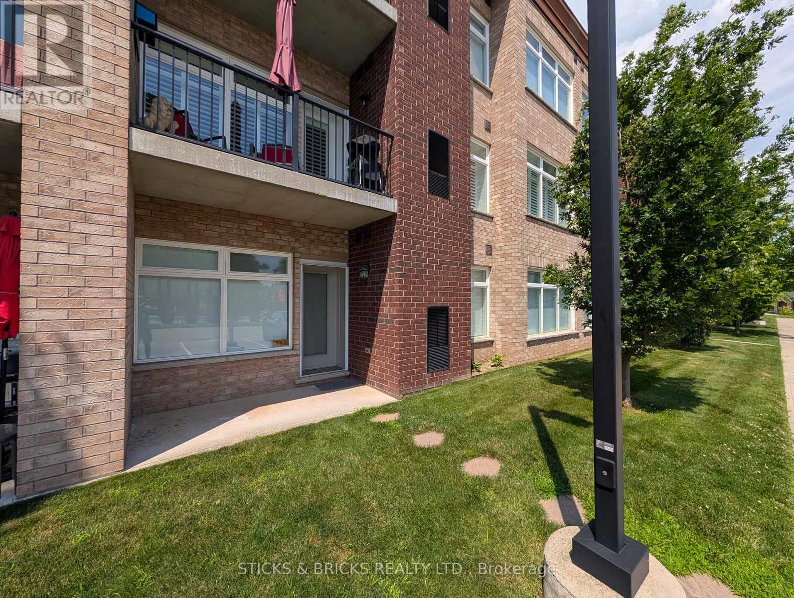 #111 4644 PETTIT AVENUE - 16