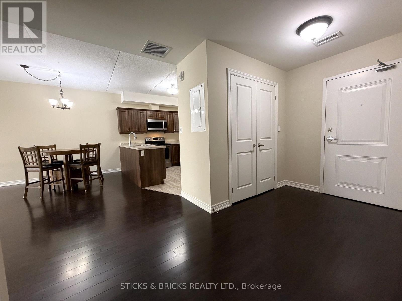 #111 4644 PETTIT AVENUE - 4