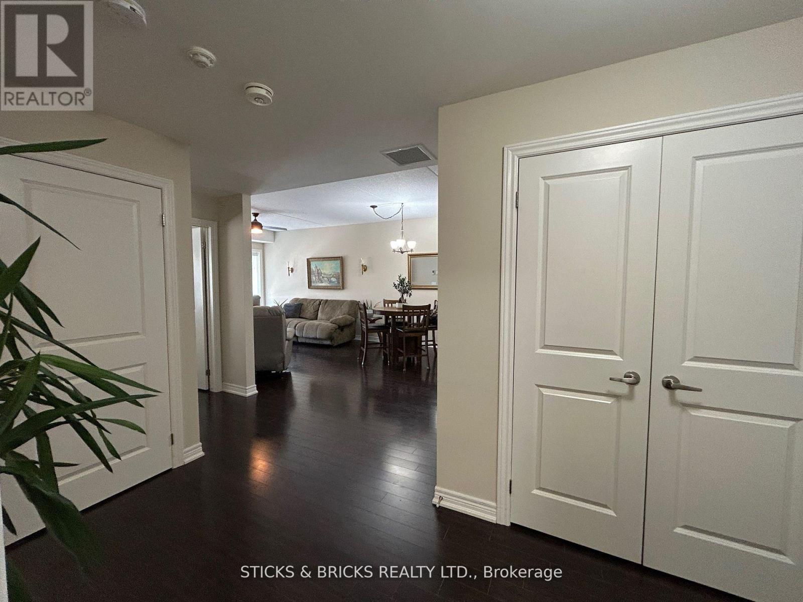#111 4644 PETTIT AVENUE - 5