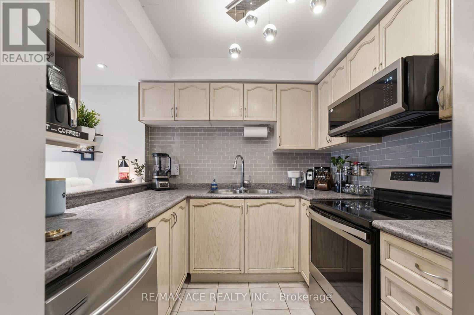 1563 NIPISSING COURT - 14