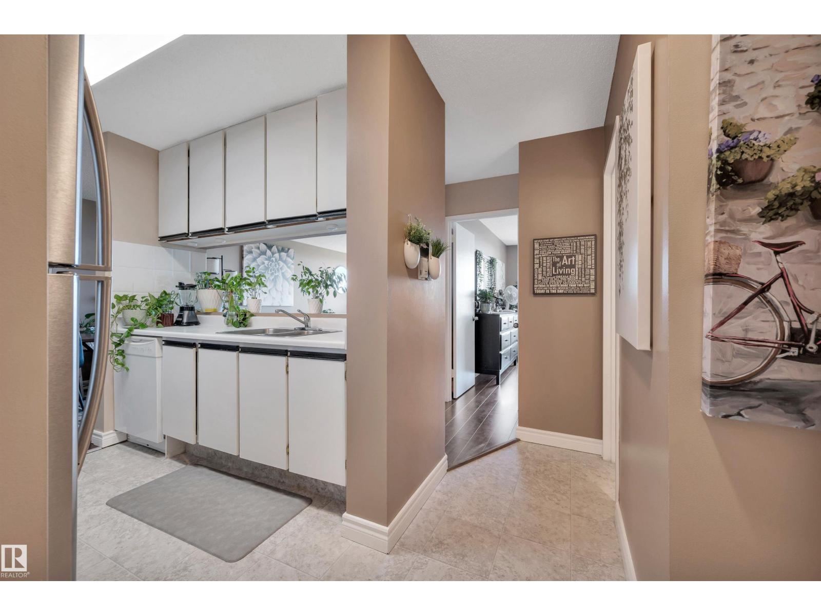 #1402 9835 113 ST NW - 11