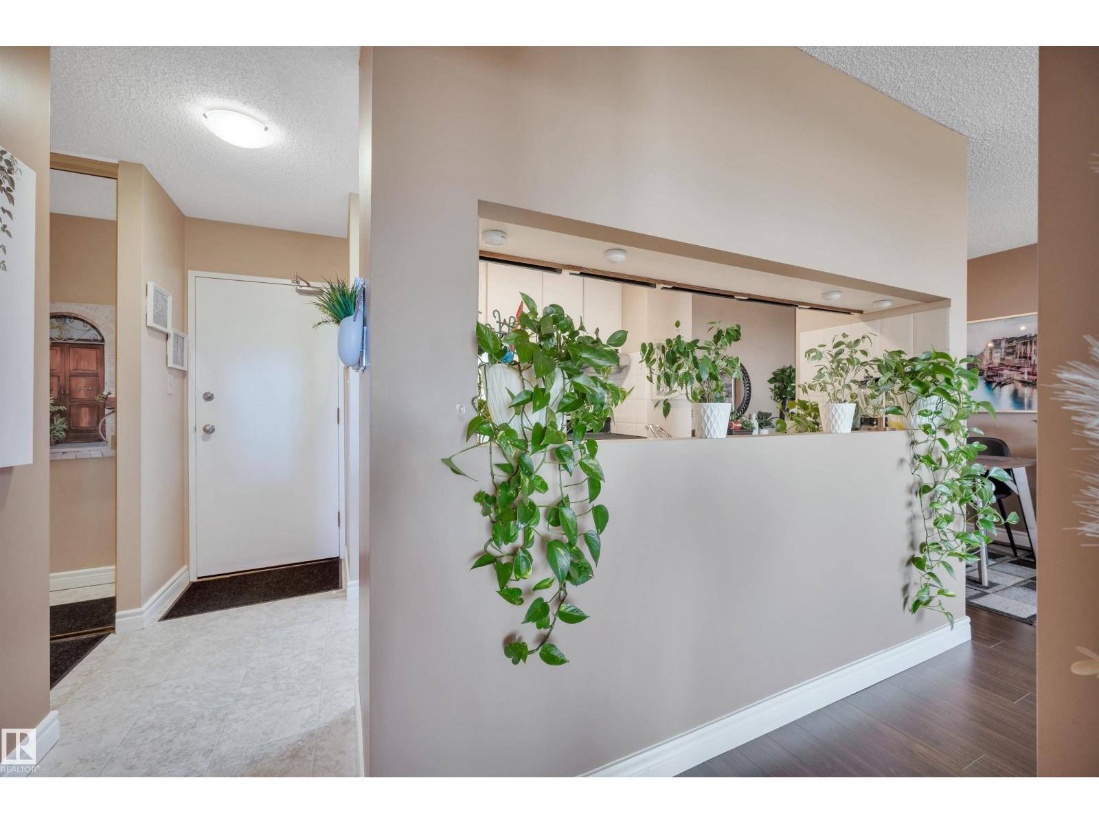#1402 9835 113 ST NW - 12