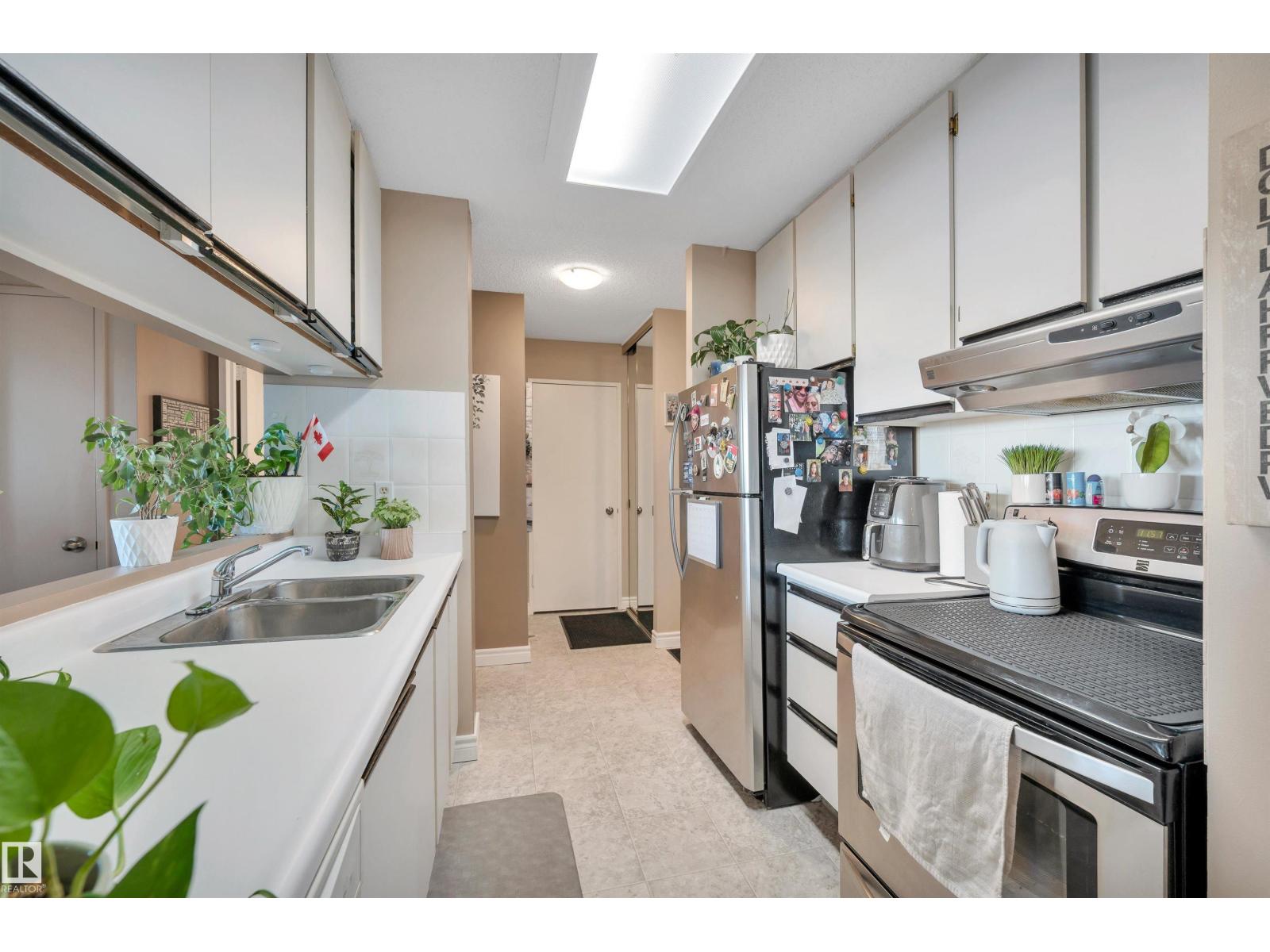 #1402 9835 113 ST NW - 15