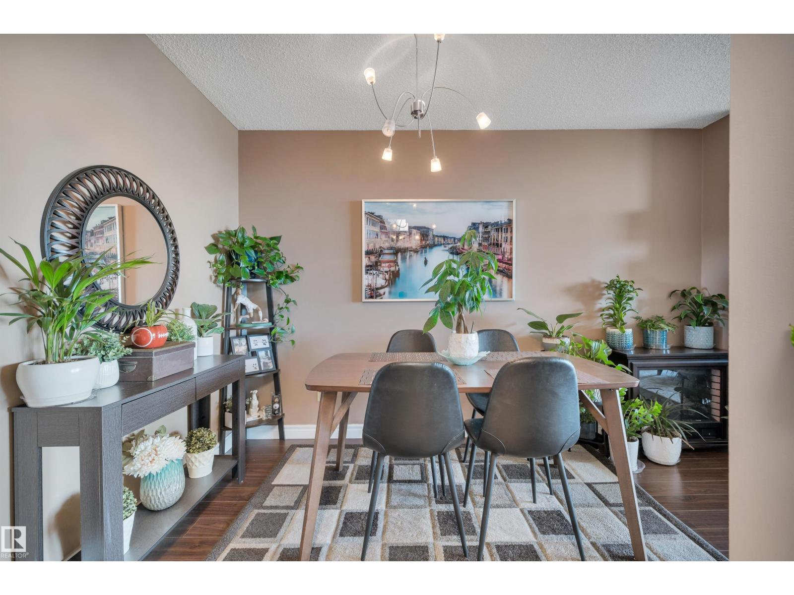 #1402 9835 113 ST NW - 17