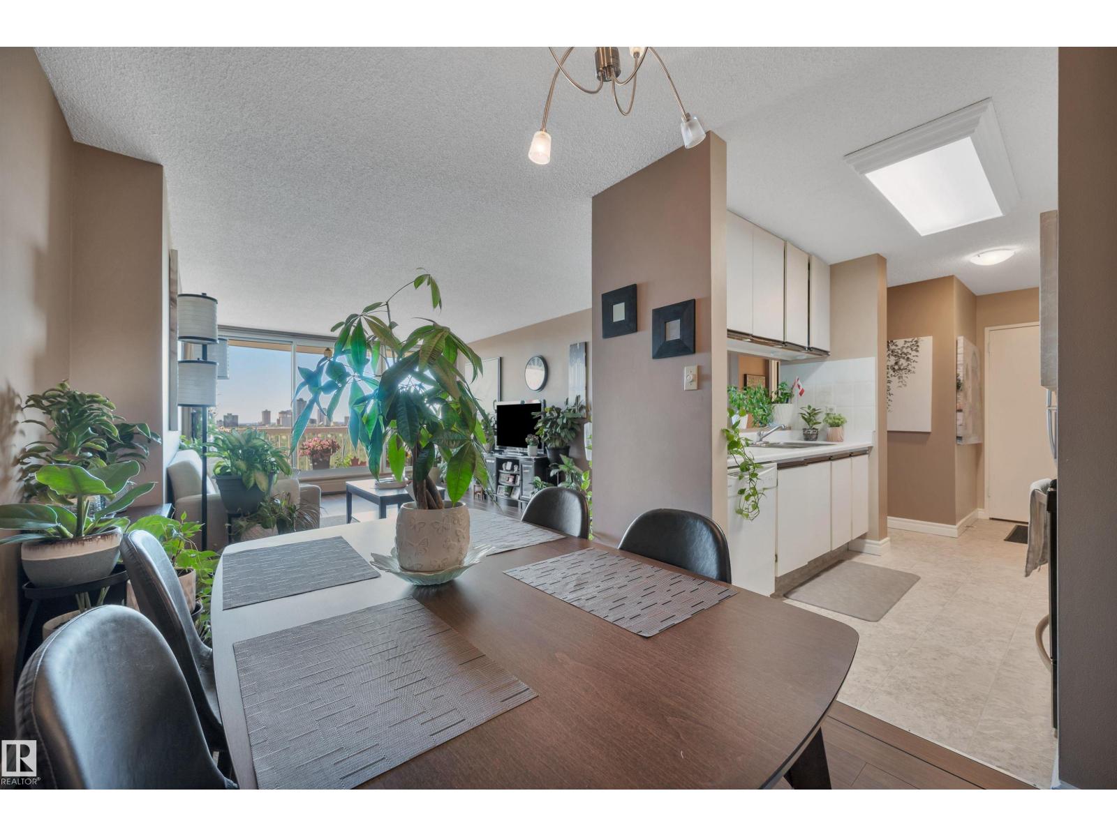 #1402 9835 113 ST NW - 18