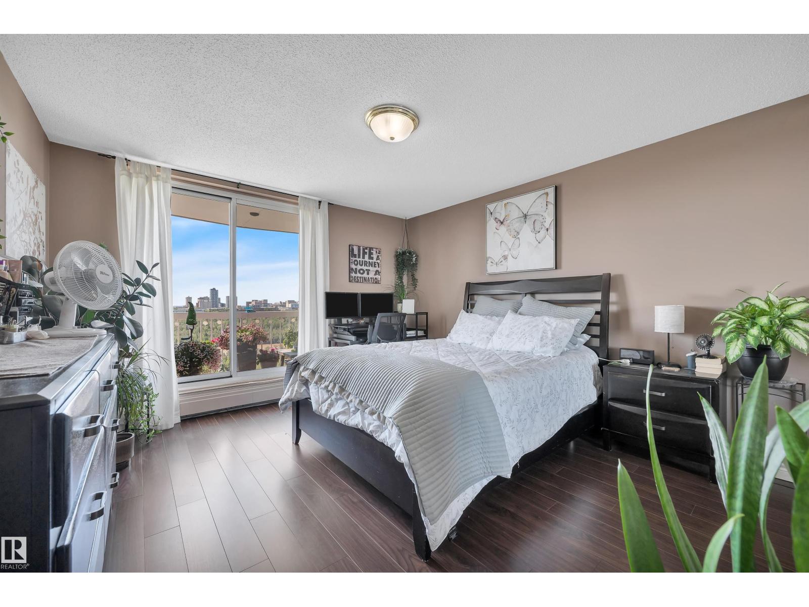 #1402 9835 113 ST NW - 22