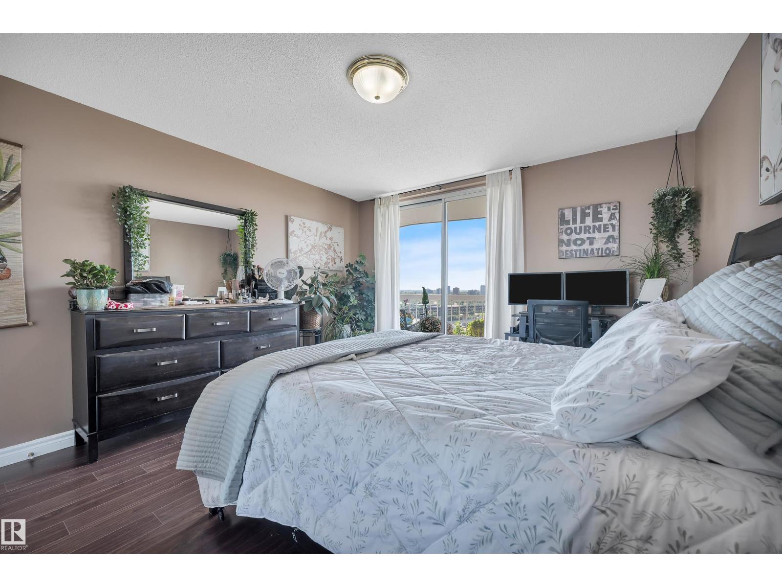 #1402 9835 113 ST NW - 23