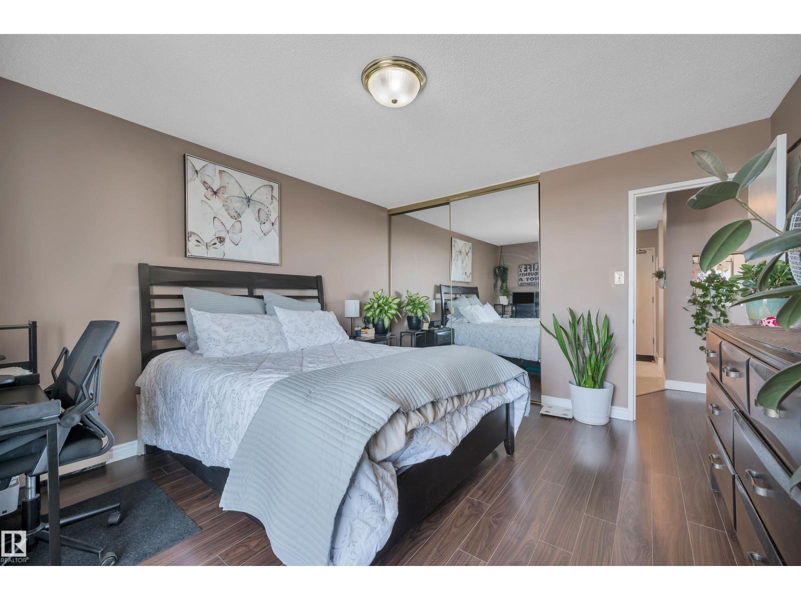 #1402 9835 113 ST NW - 24