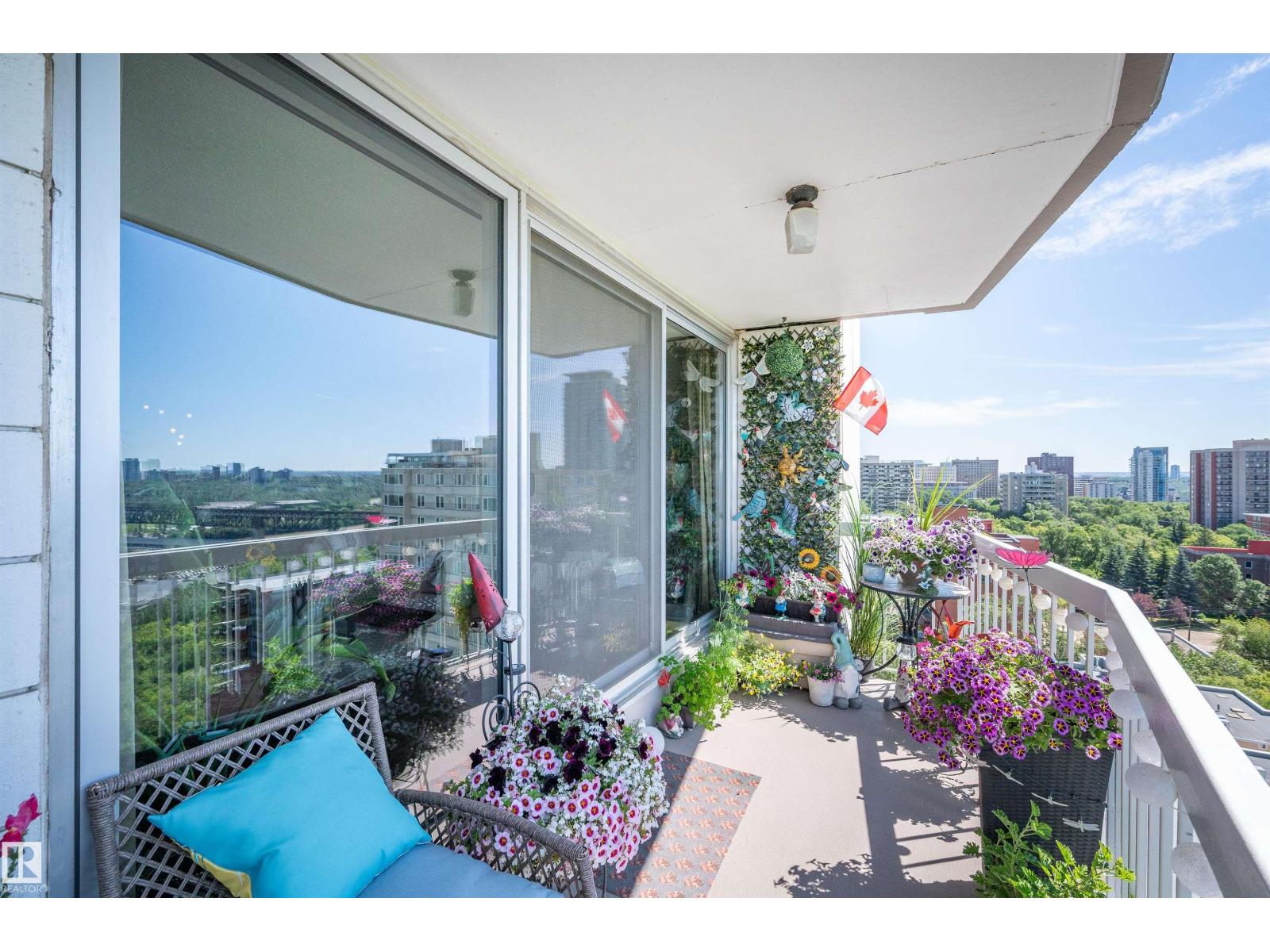 #1402 9835 113 ST NW - 4