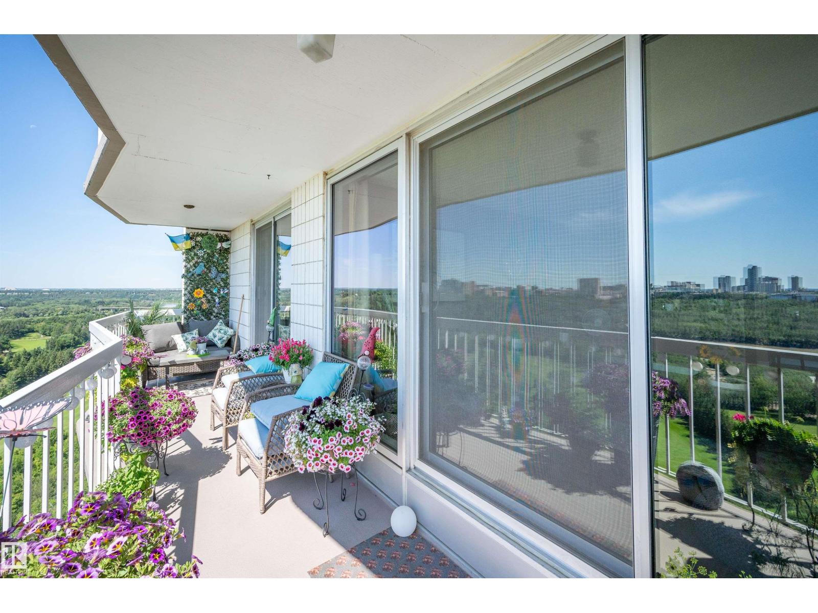 #1402 9835 113 ST NW - 8