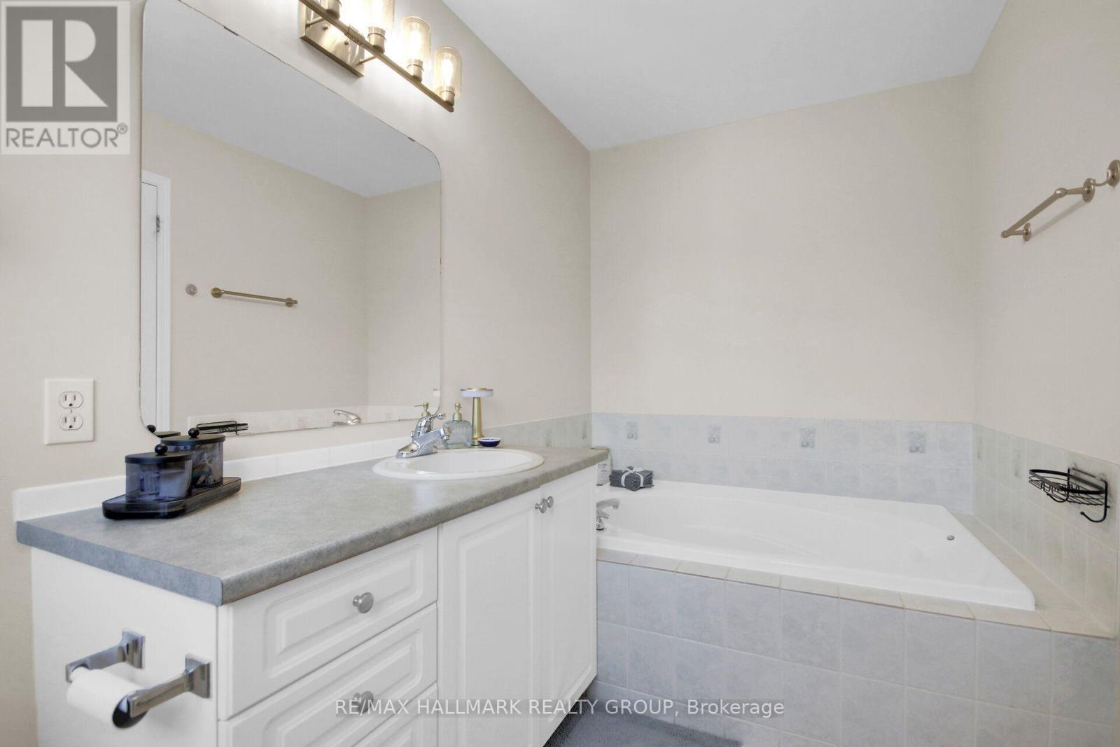 3 Bed, 3 Bath House for Sale in Ottawa – 2032 DORIMA STREET, Ottawa – MLS# X13545166 - Image 18