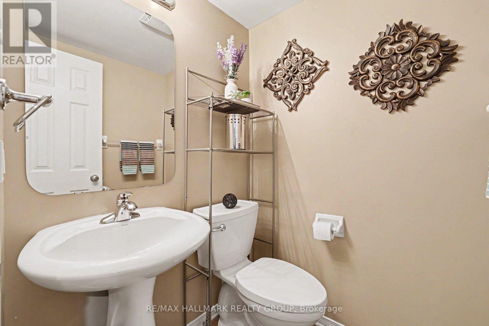 170 PREM CIRCLE, Ottawa. Luxury613. By Peter Sagos - Image 18