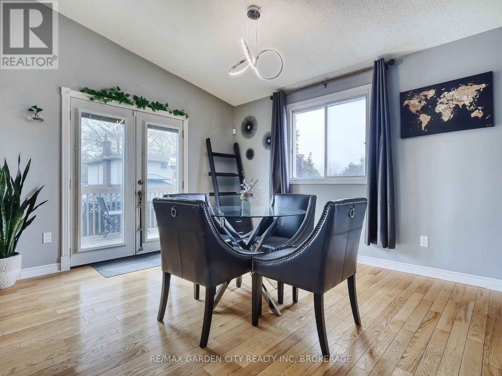 36 ROCHELLE DRIVE - 12