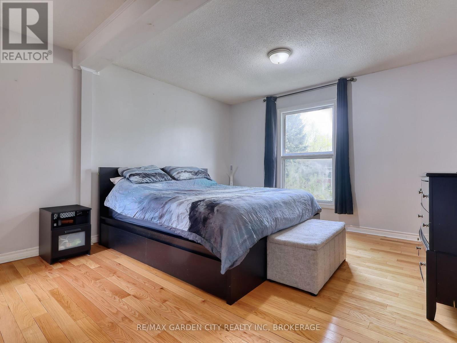 36 ROCHELLE DRIVE - 16