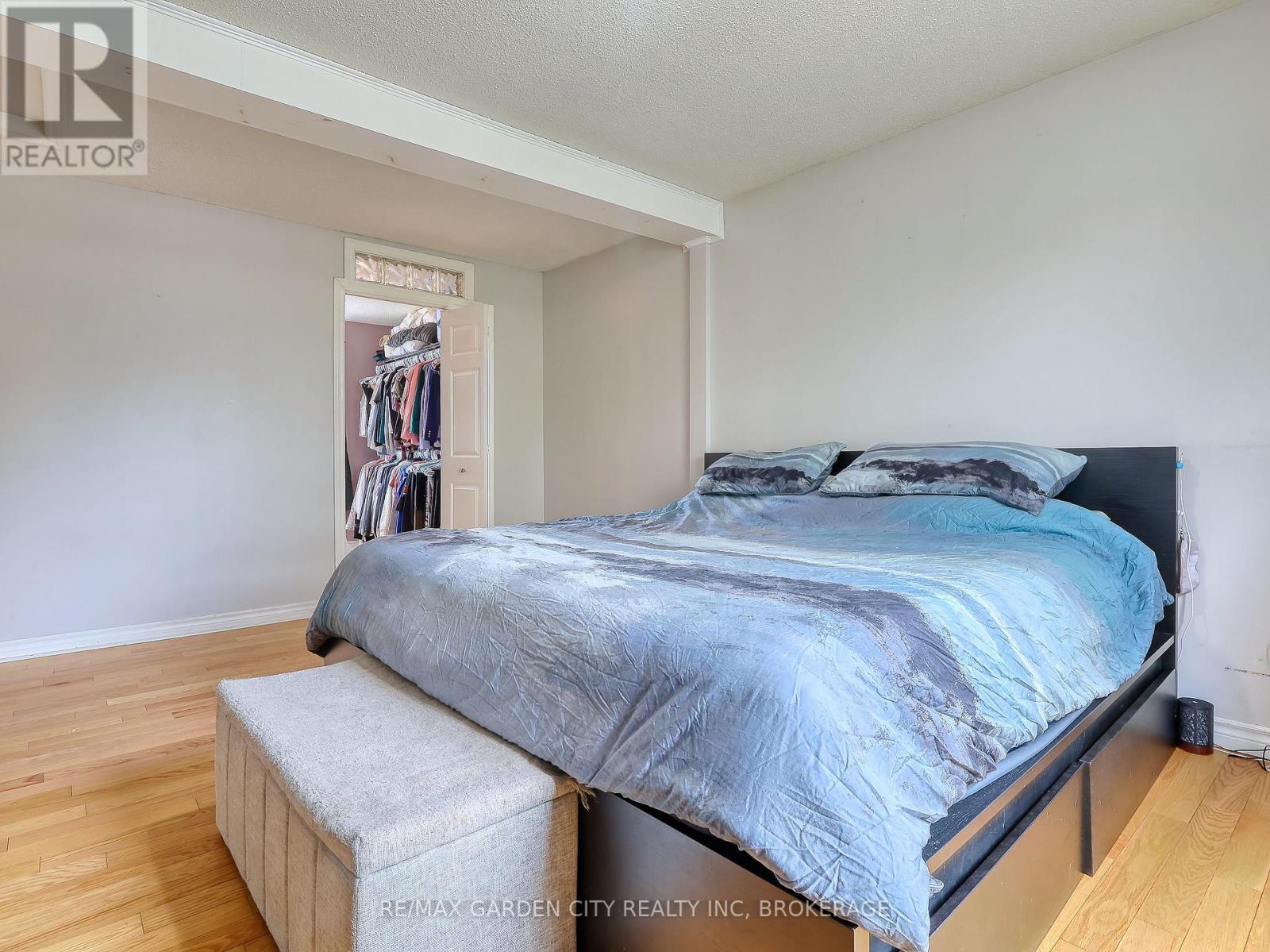 36 ROCHELLE DRIVE - 17