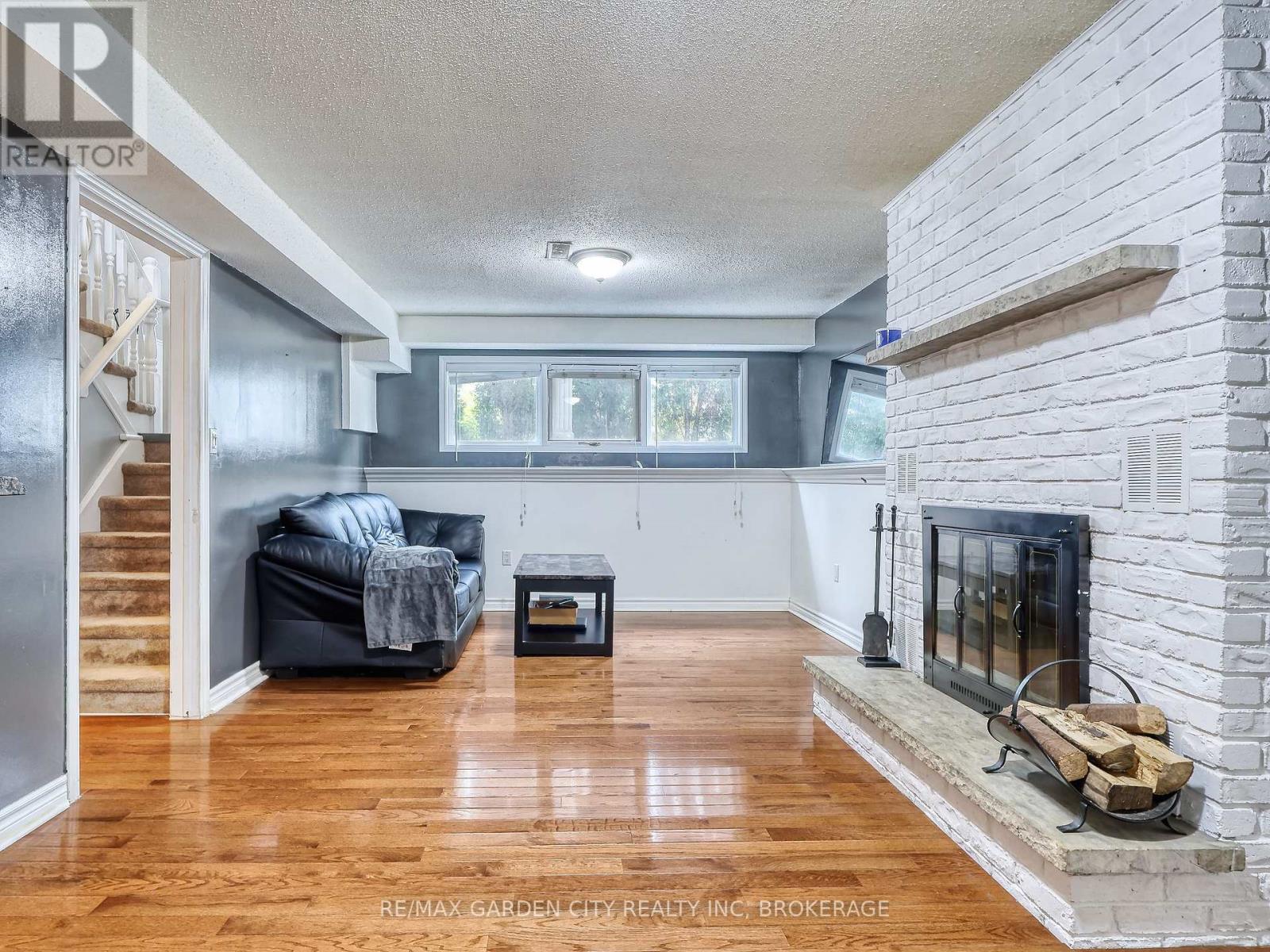 36 ROCHELLE DRIVE - 22