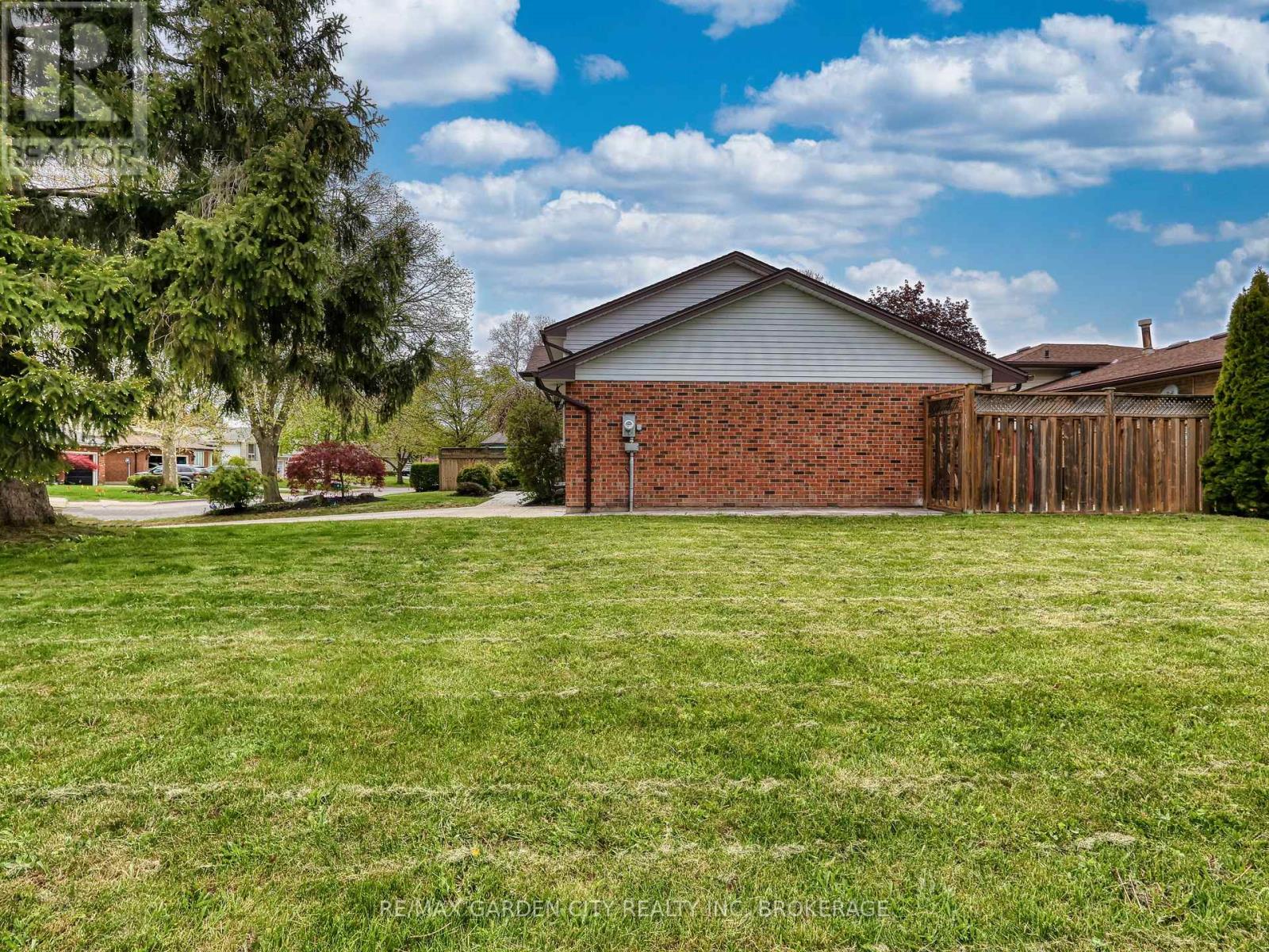 36 ROCHELLE DRIVE - 4