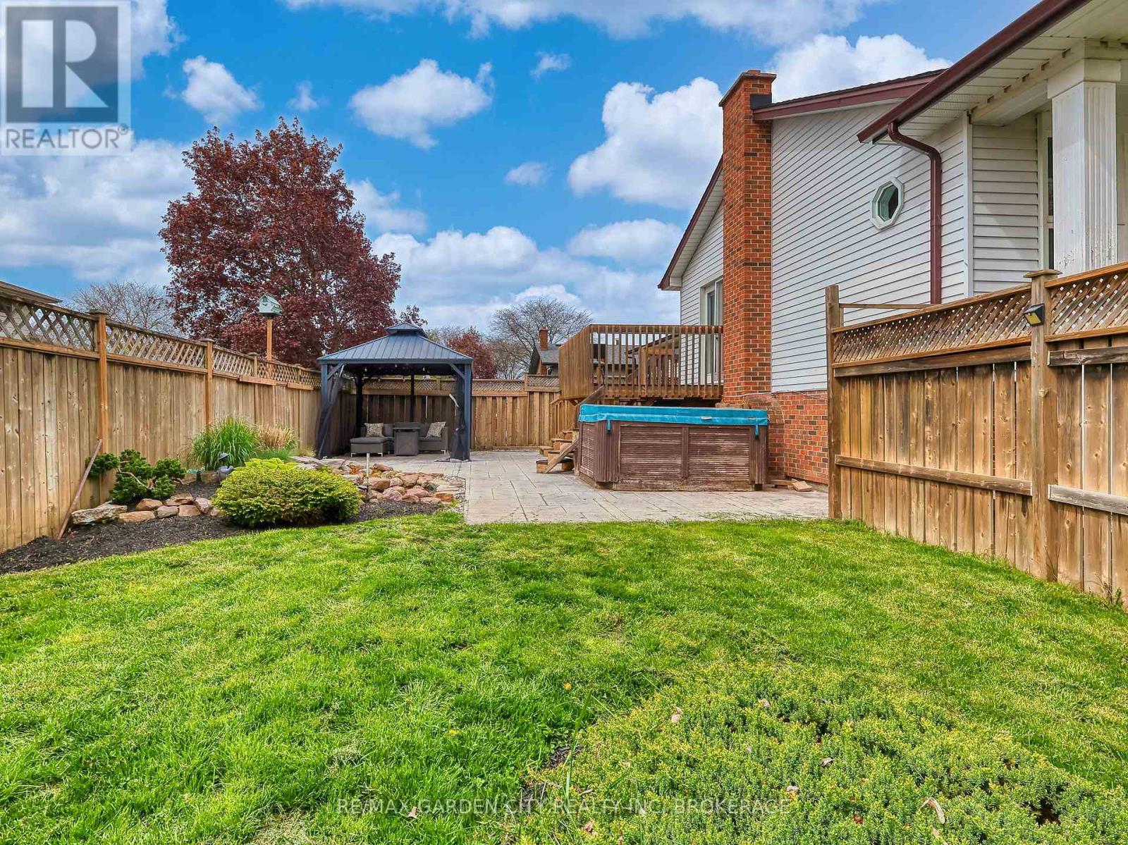 36 ROCHELLE DRIVE - 5