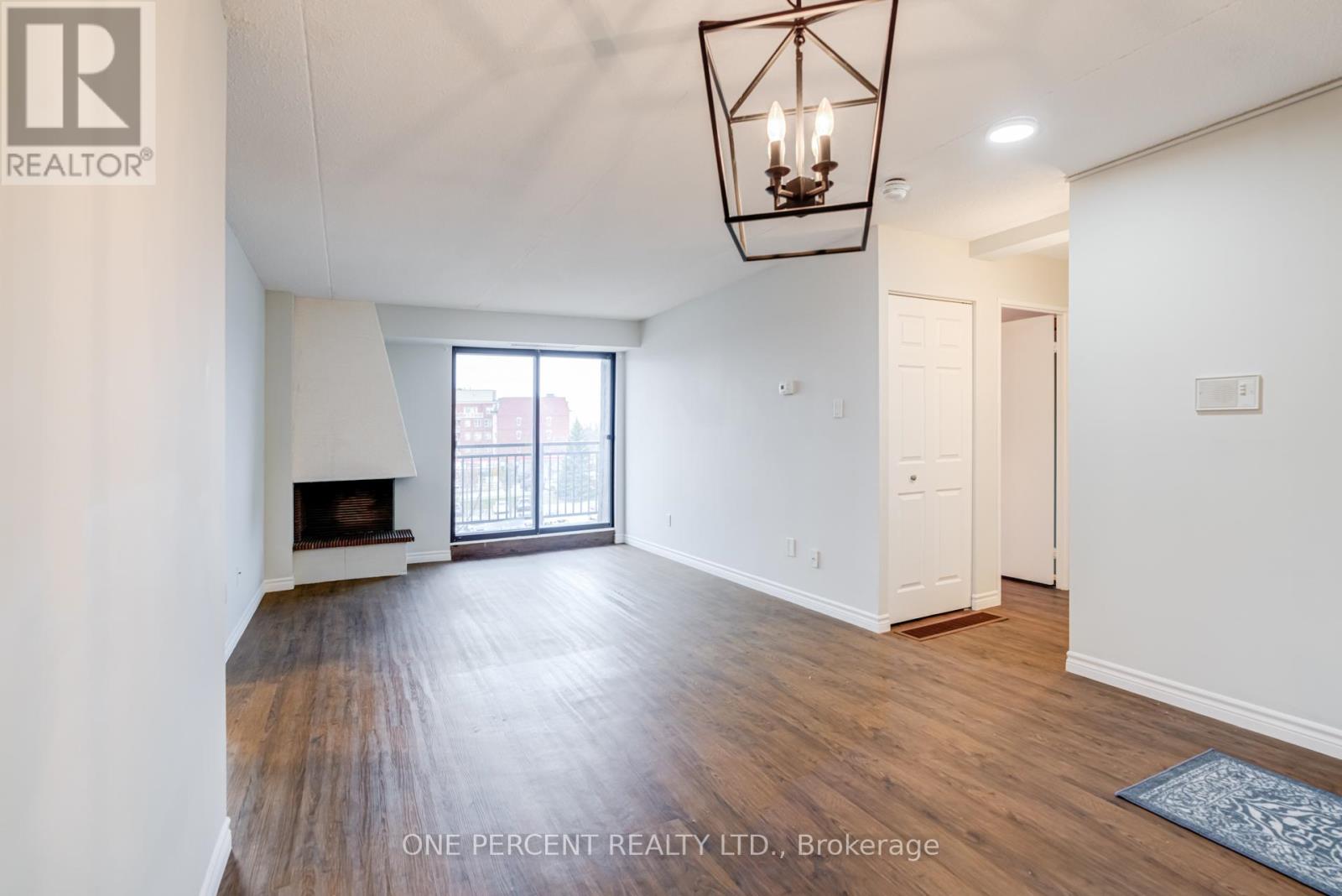 #406 15390 YONGE STREET - 10