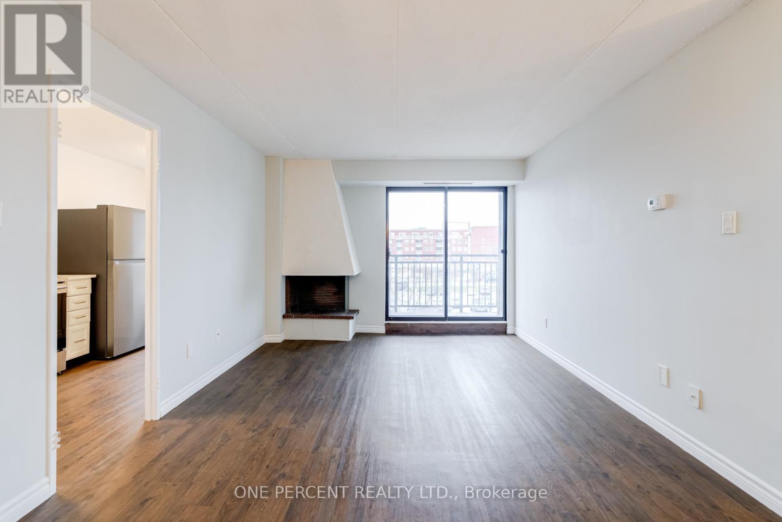 #406 15390 YONGE STREET - 11